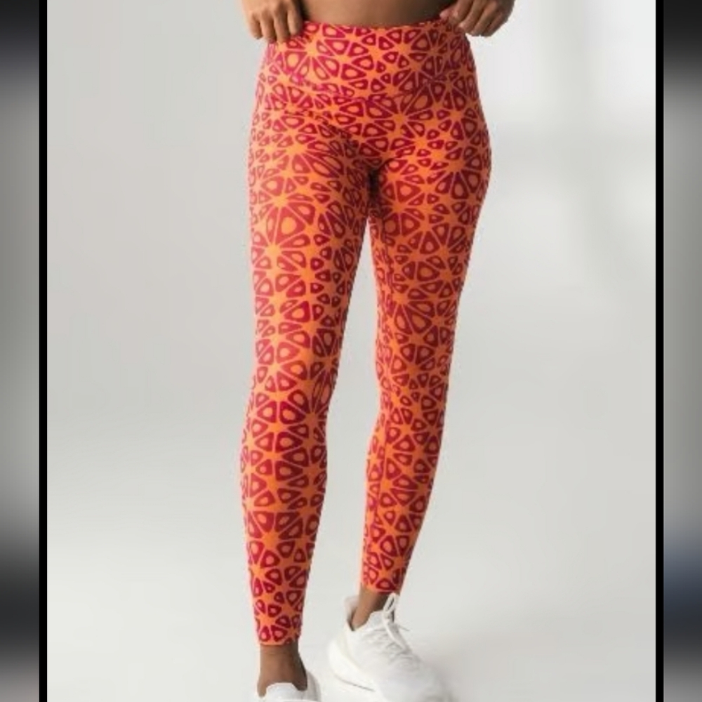 Vitality X Cosmopolitan Ascend Leggings